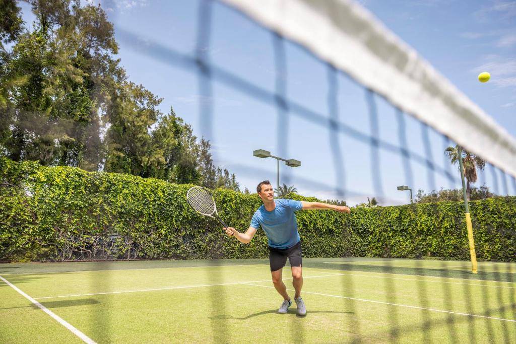 Tenis a/nebo squash v ubytování TUI Magic Life Rixos Beldibi - Adult Only nebo okolí