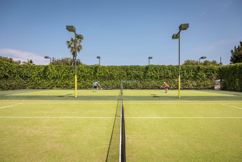 Tenis a/nebo squash v ubytování TUI Magic Life Rixos Beldibi - Adult Only nebo okolí