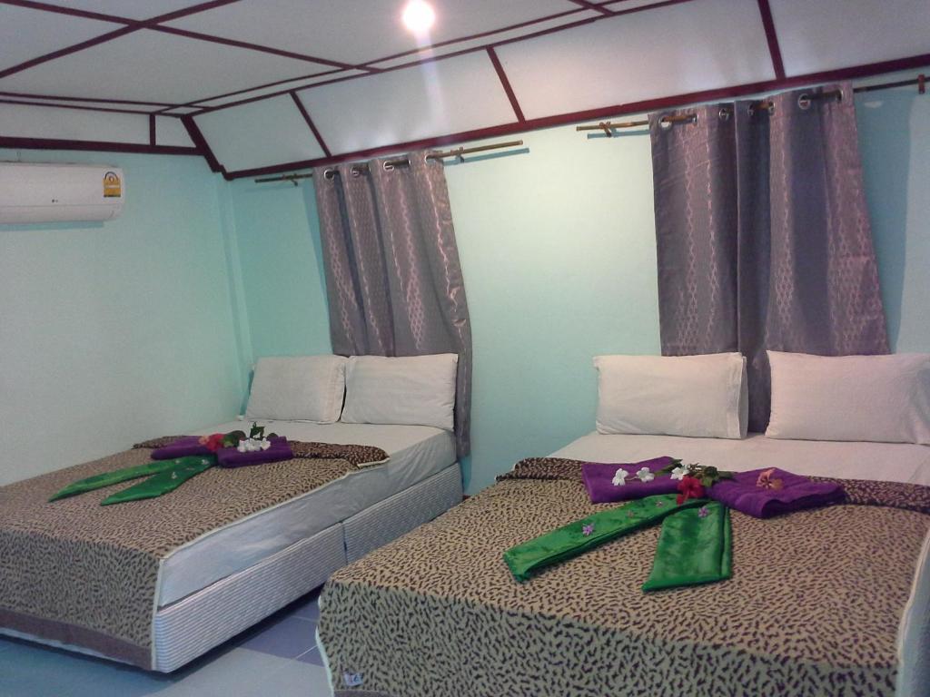 Postel nebo postele na pokoji v ubytování Racha Sunset Resort