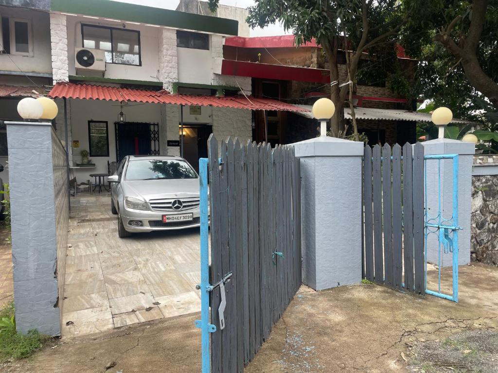 Blue Heaven- Lonavala 2 Bhk with private pool! - Twee Slaapkamers Huis