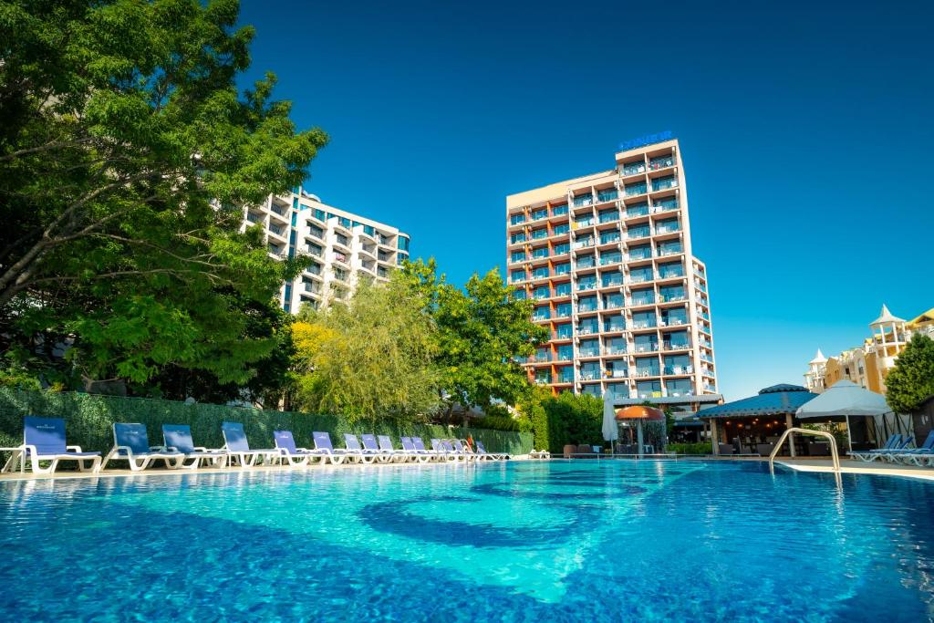 Bazén v ubytování MPM Hotel Condor - All Inclusive Light nebo v jeho okolí