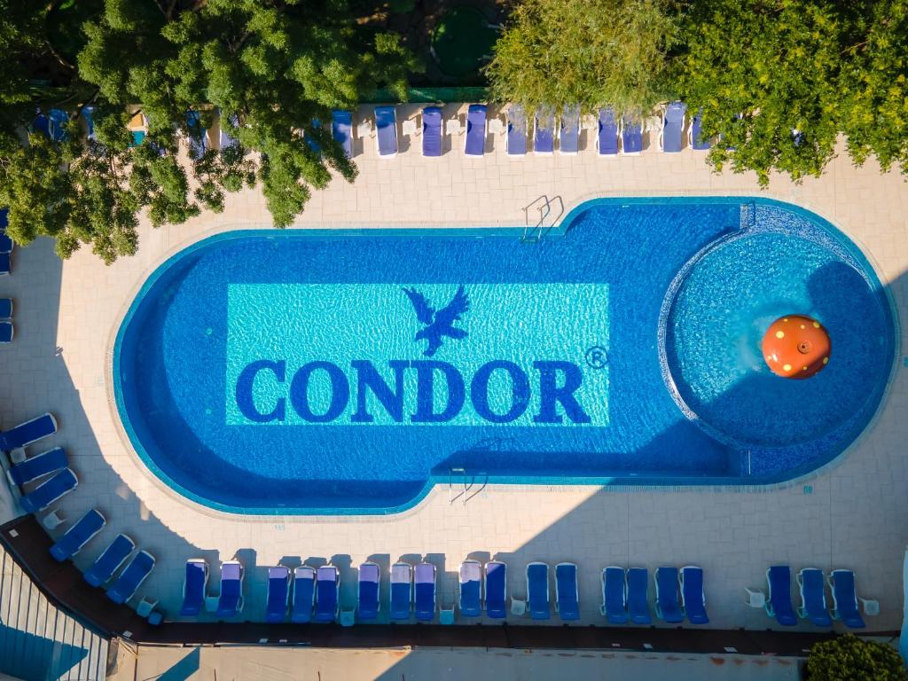 Bazén v ubytování MPM Hotel Condor - All Inclusive Light nebo v jeho okolí