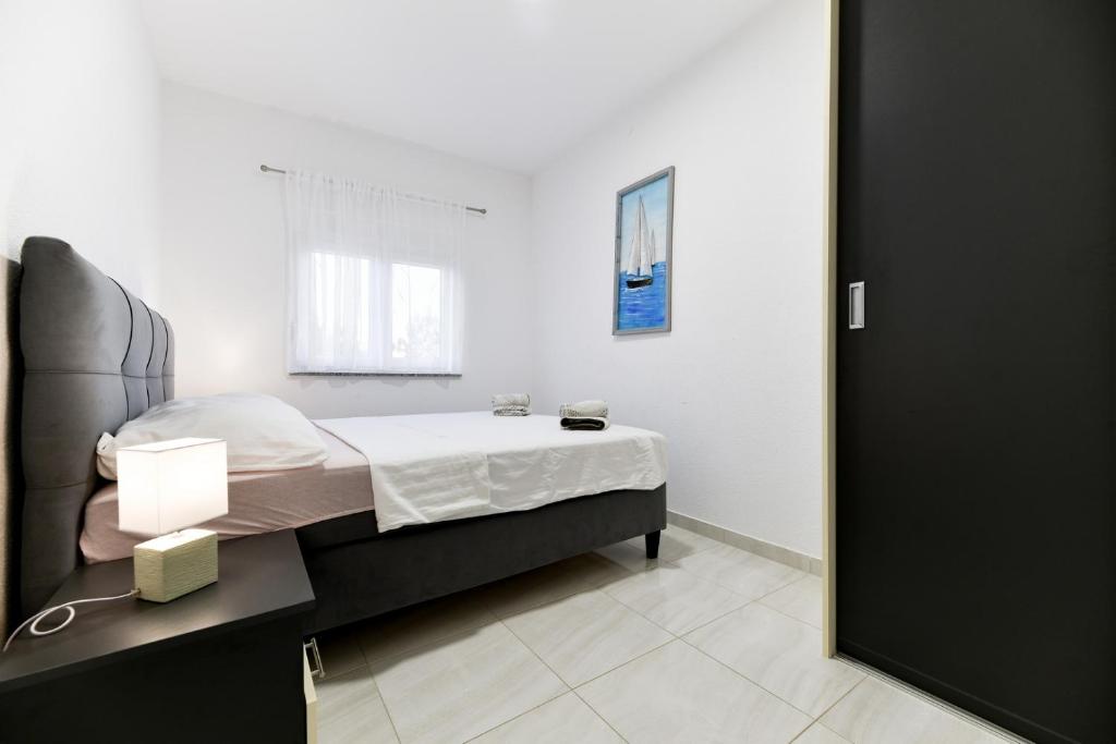 Posteľ alebo postele v izbe v ubytovaní Crowonder Villa Smile with Swimming Pool and Stone Backyard