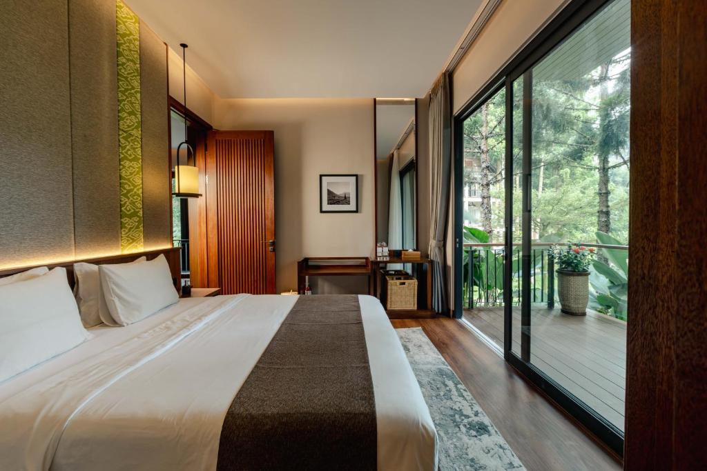 Postel nebo postele na pokoji v ubytování Plataran Puncak Residences