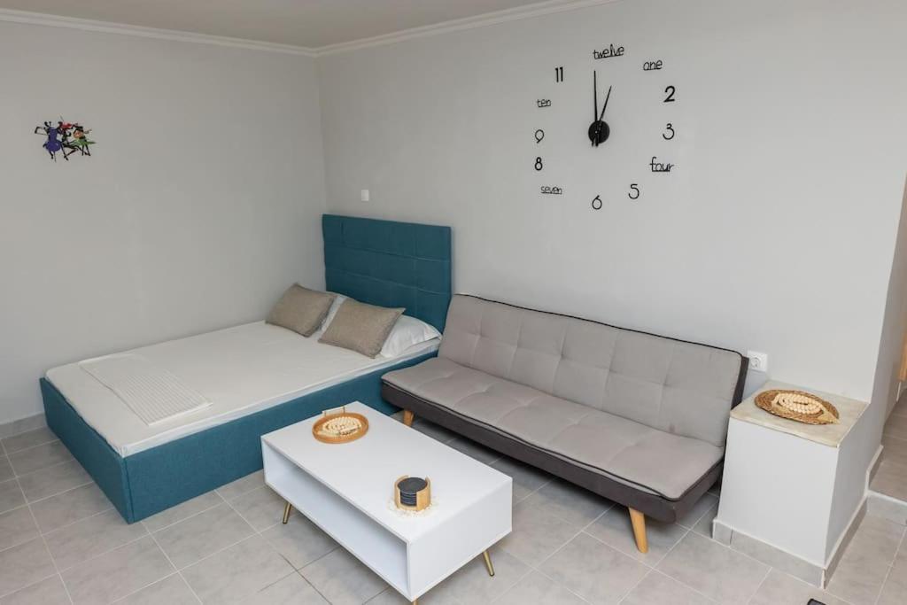 Postel nebo postele na pokoji v ubytování Elegant Apartment Piraeus