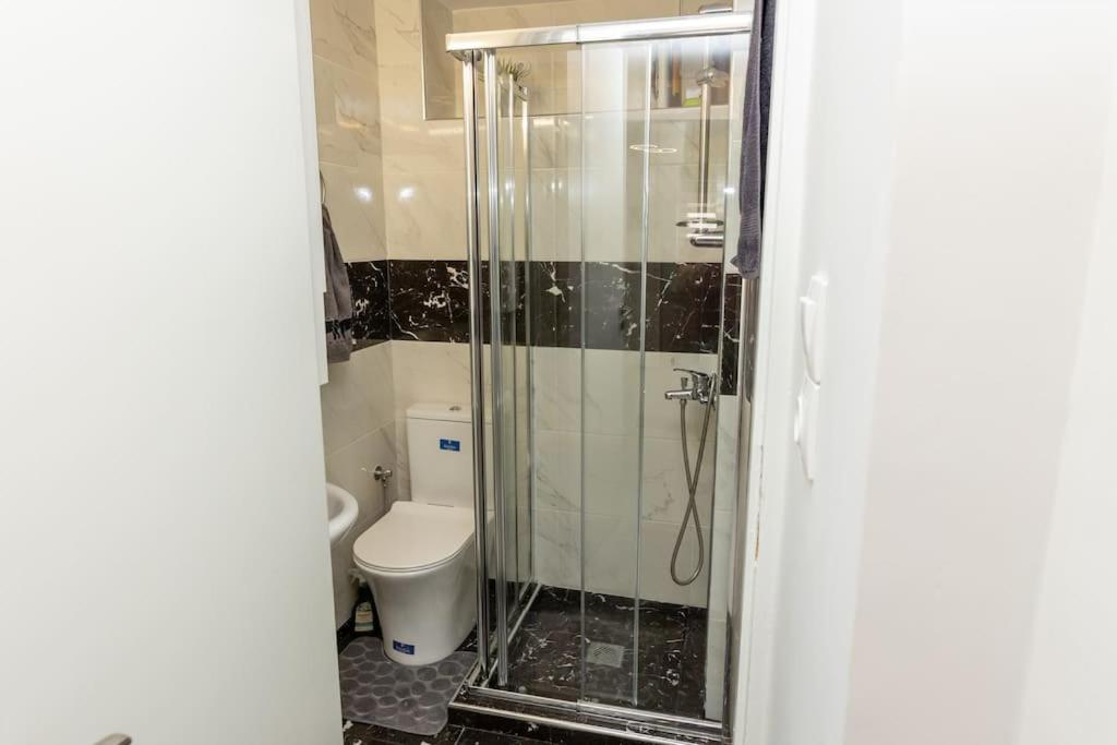 Koupelna v ubytování Elegant Apartment Piraeus