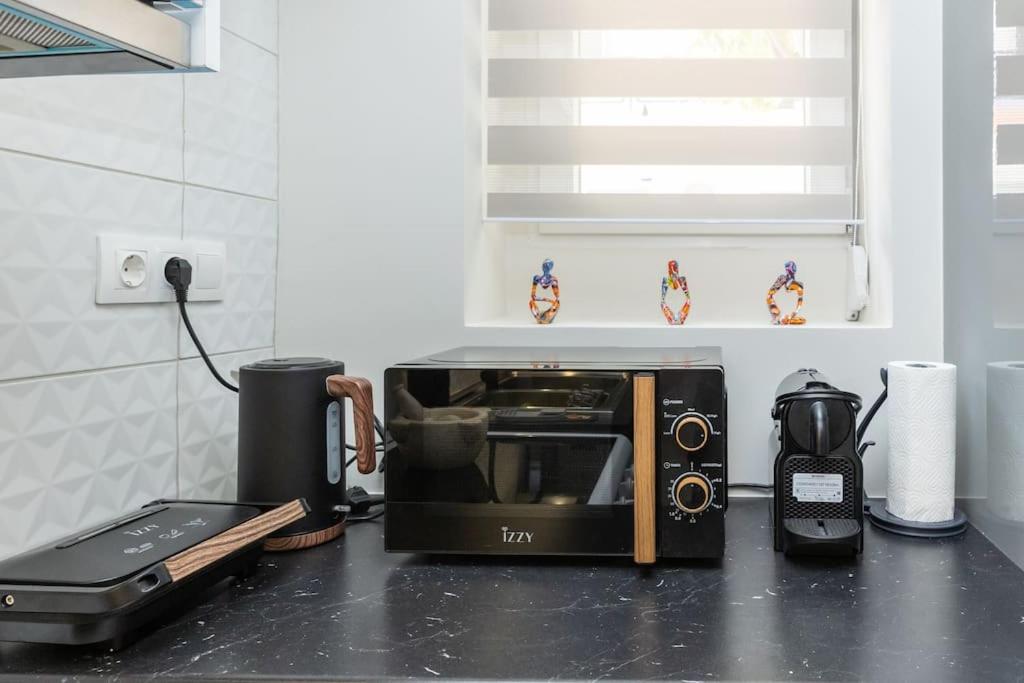 Kuchyň nebo kuchyňský kout v ubytování Elegant Apartment Piraeus