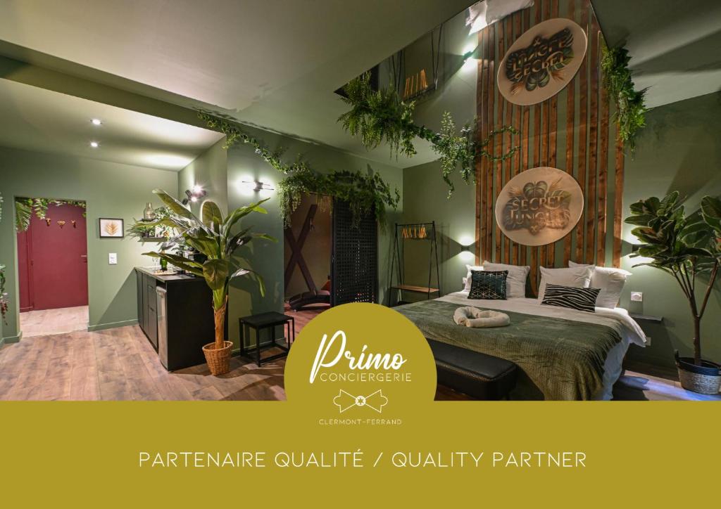 Chứng chỉ, giải thưởng, bảng hiệu hoặc các tài liệu khác trưng bày tại Secret Jungle - Love Room by PRIM0 C0NCIERGERIE