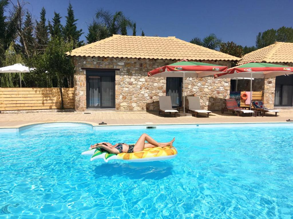 Bazén v ubytování Almyra Holiday Village nebo v jeho okolí
