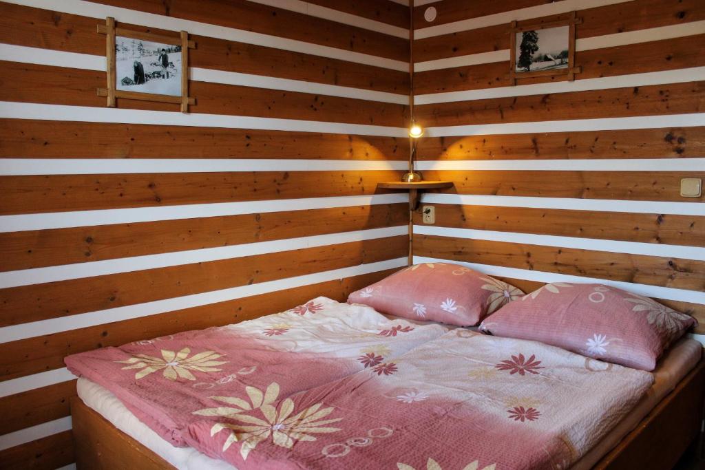 Postel nebo postele na pokoji v ubytování Pension H