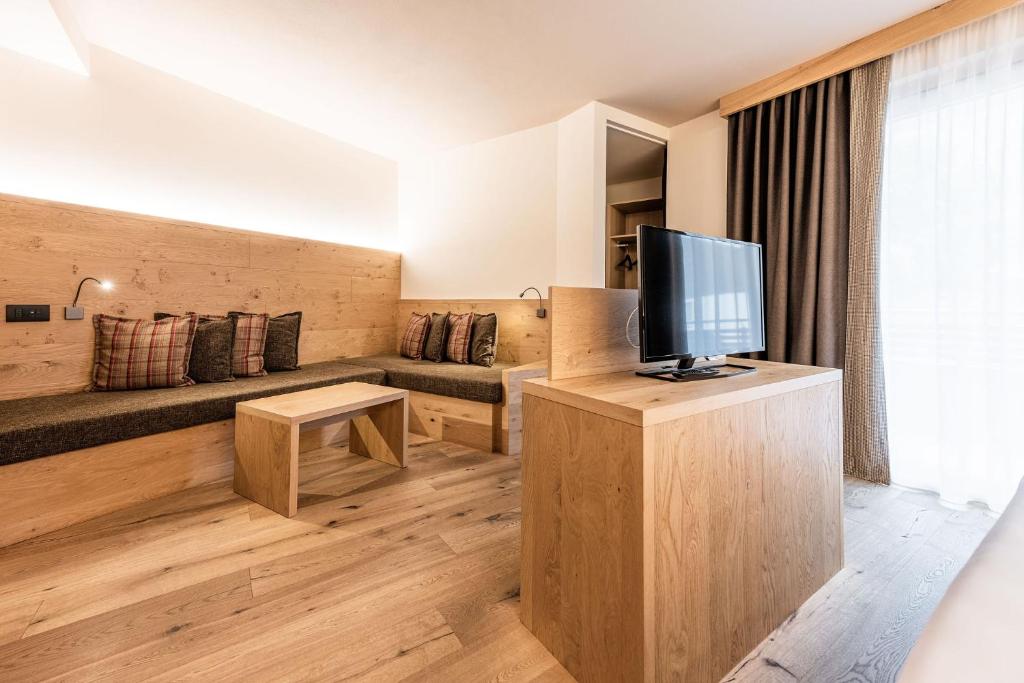 Monroc Hotel - Superior Double Or Twin Room With Mountain View