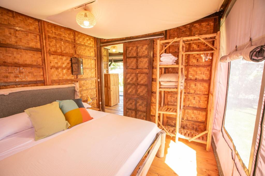 Postel nebo postele na pokoji v ubytování Procida Camp & Resort - La Caravella