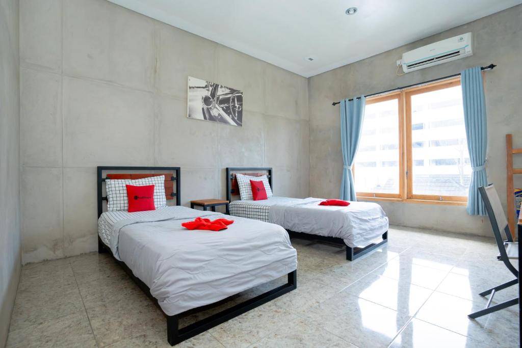 RedDoorz Syariah near Lombok Epicentrum Mall - Habitación Gemela De Lujo