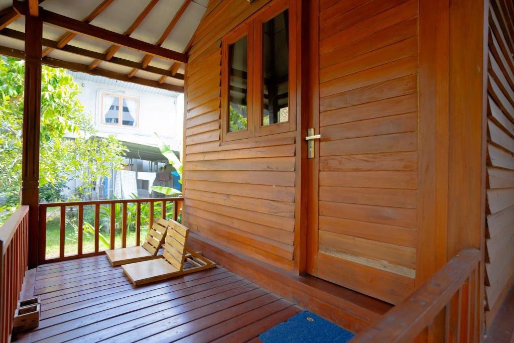 RedDoorz Syariah near Lombok Epicentrum Mall - Suite