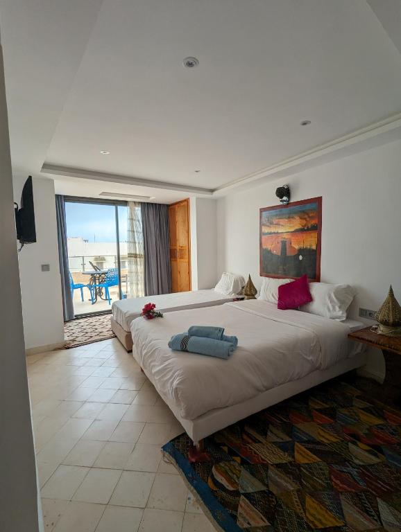 Una cama o camas en una habitación de Les Bains de Mirleft