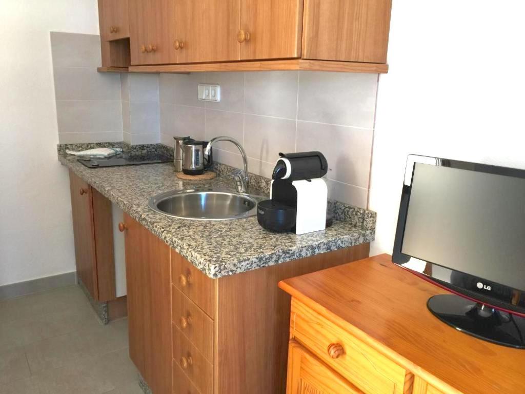 Kuchyň nebo kuchyňský kout v ubytování Apartamentos Mar i Vent Puerto de La Savina Formentera