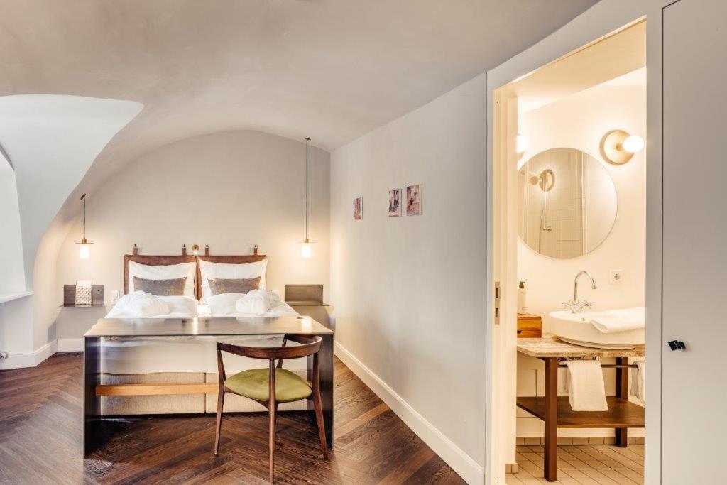Postel nebo postele na pokoji v ubytování Boutique Hotel das TSCHOFEN