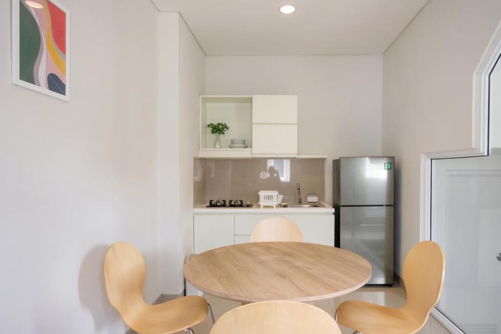 Kuchyň nebo kuchyňský kout v ubytování Mono Coliving at BSD City