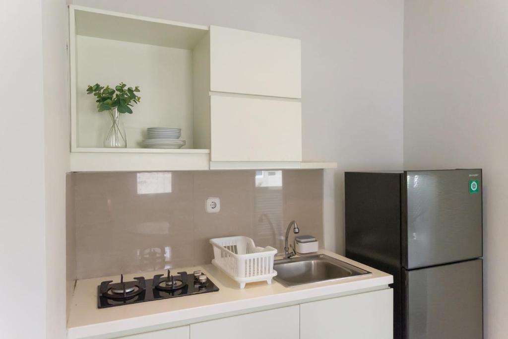 Kuchyň nebo kuchyňský kout v ubytování Mono Coliving at BSD City