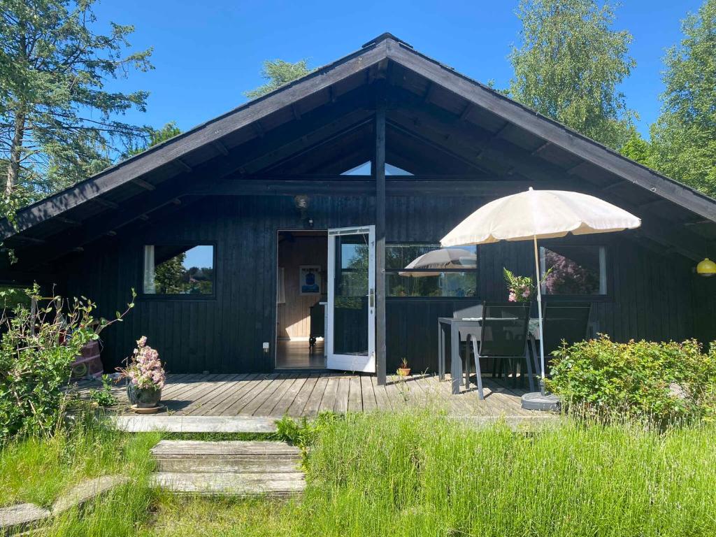 Κήπος έξω από το Cozy Summer House In Melby Enghave