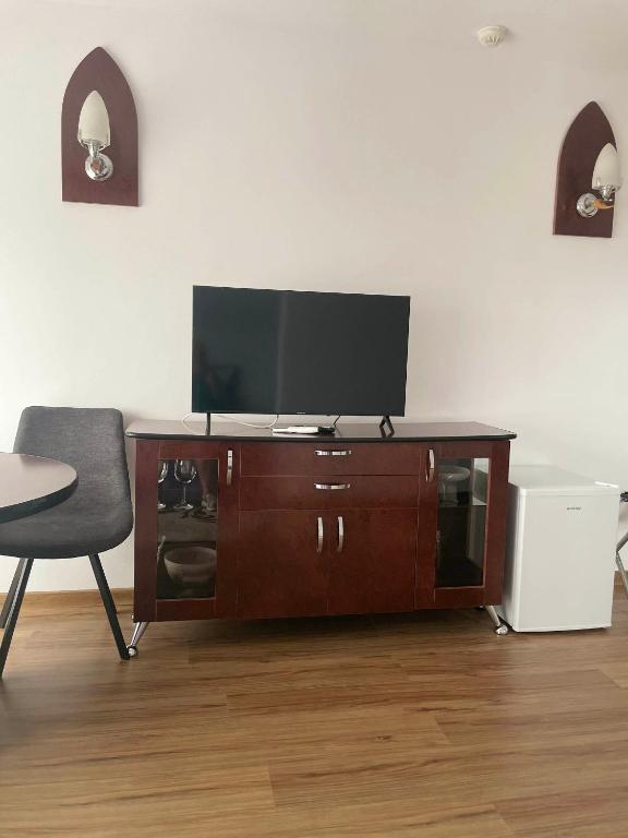 TV a/nebo společenská místnost v ubytování Motel Maestro