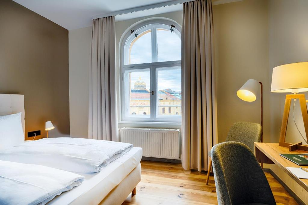 Postel nebo postele na pokoji v ubytování martas Hotel Berlin-Mitte