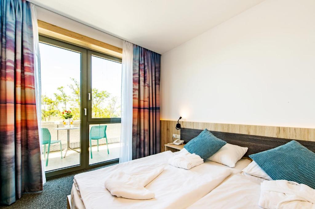 Postel nebo postele na pokoji v ubytování Akadémia Hotel