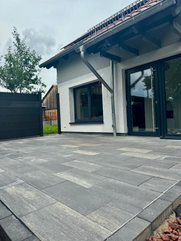 a patio in front of a house at Ganzes Tiny House "Thüringer Ruhe" mit großem Garten nahe Rennsteig in Laucha