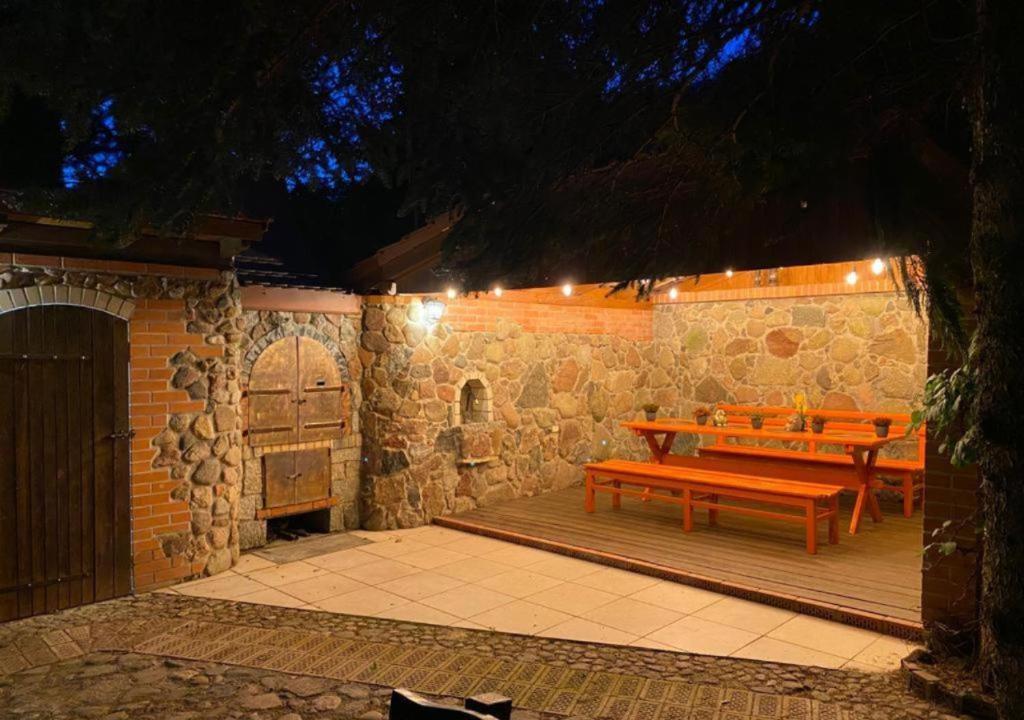 Patio alebo iná vonkajšia časť ubytovania AquaHouse Zamkowe