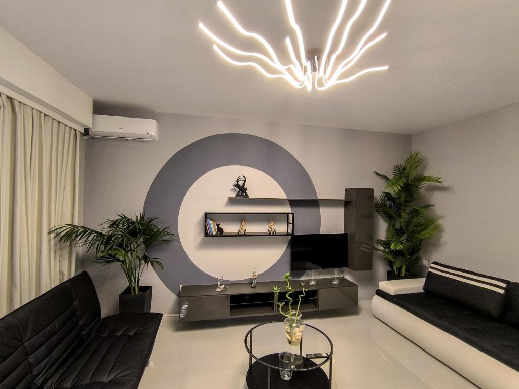 TV a/nebo společenská místnost v ubytování Ermina House