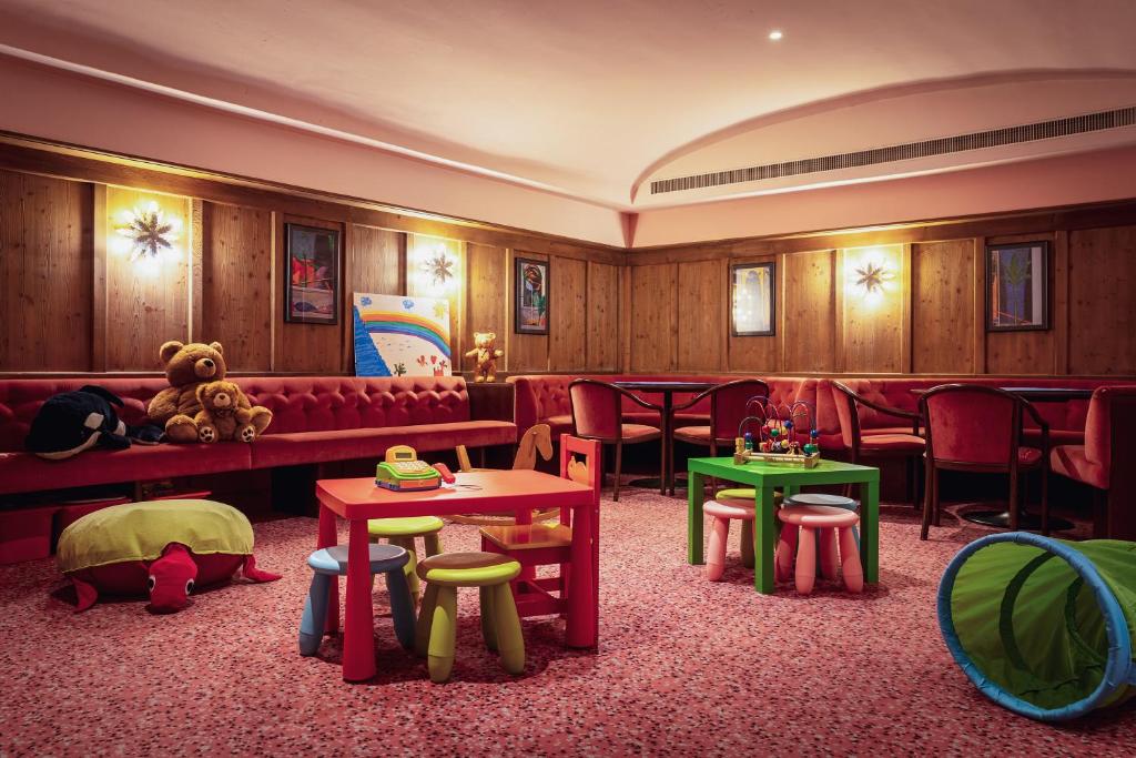 Posezení v ubytování Sunstar Hotel Klosters