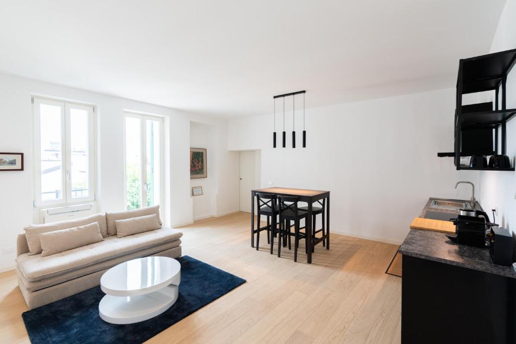 Palazzo delle Guglie by Postcardsfrom - Resim 8