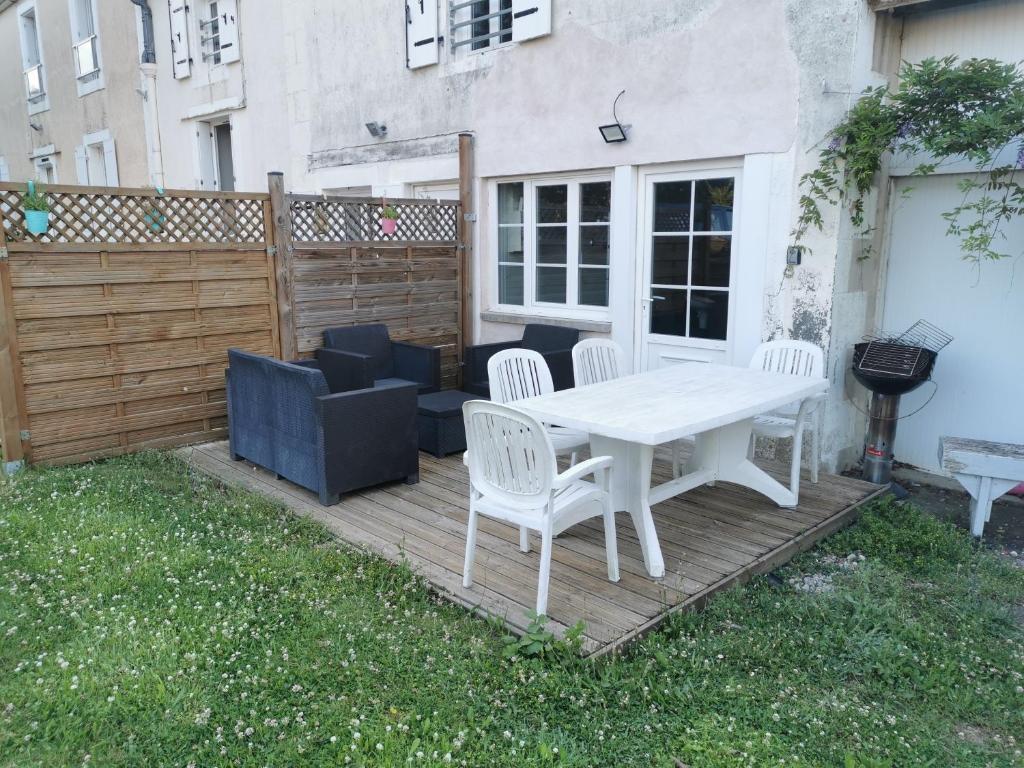 Logement entier à LA CRECHE - One-Bedroom Apartment