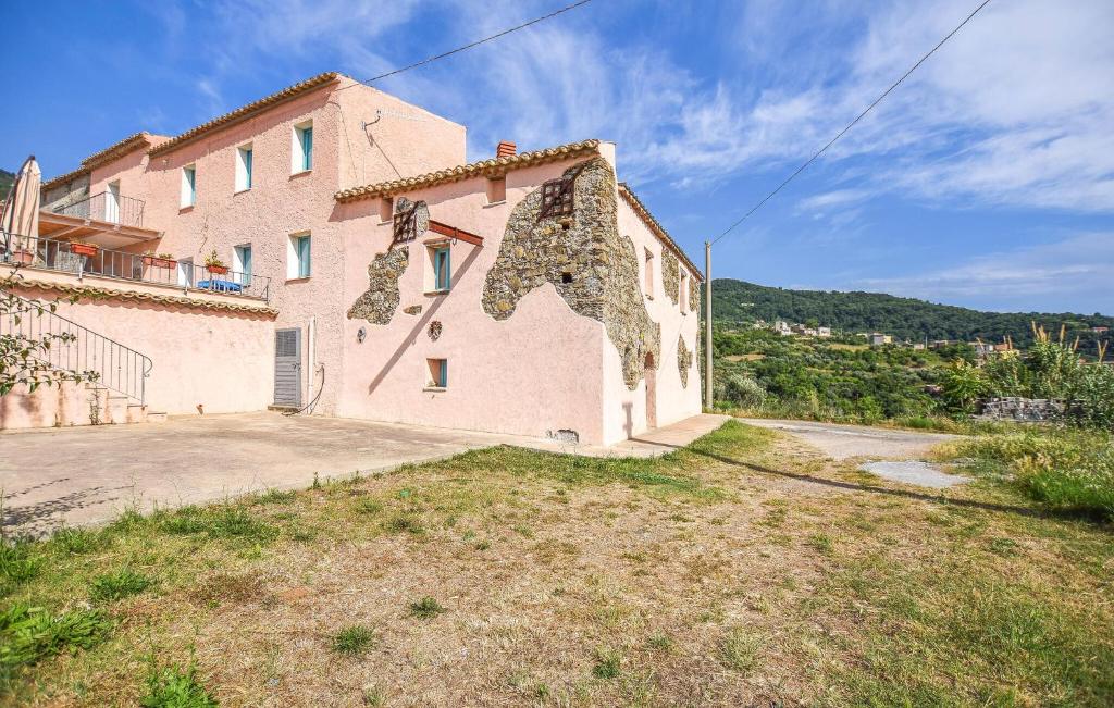 a large brick building on a hill with a yard at 1 Bedroom Cozy Apartment In Longobardi in Longobardi