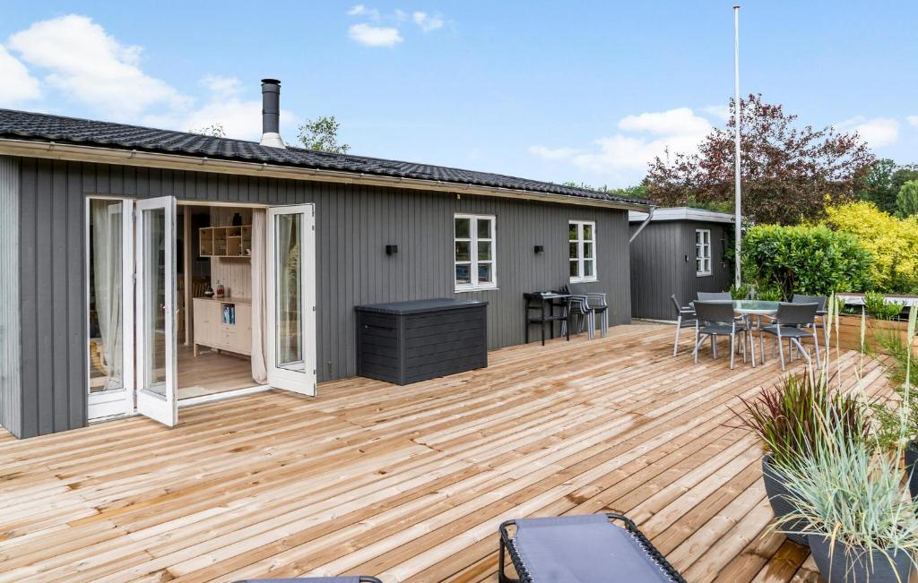 Hoone, kus puhkemaja asub