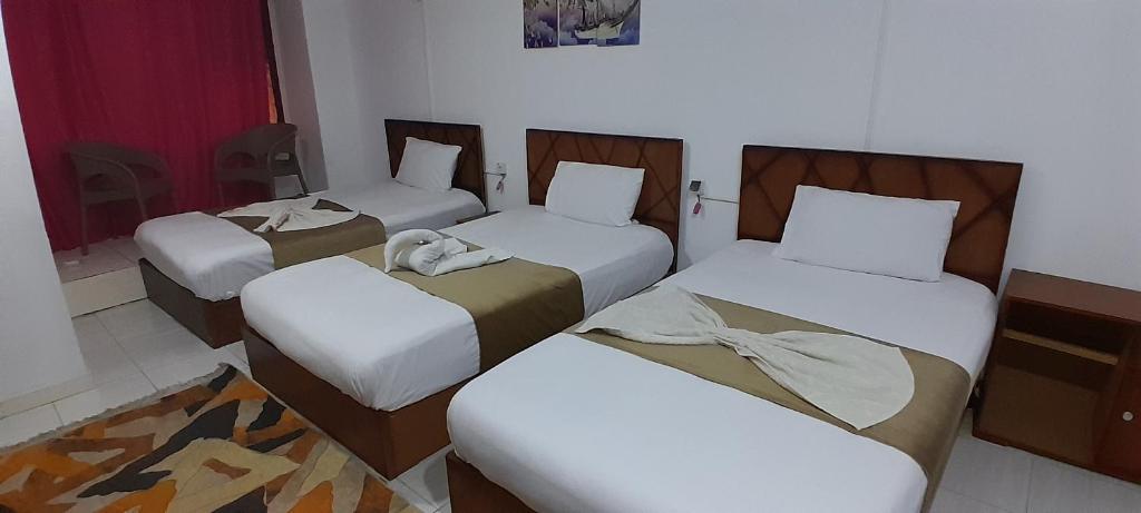 Postel nebo postele na pokoji v ubytování ALShawarbi Plaza Hotel