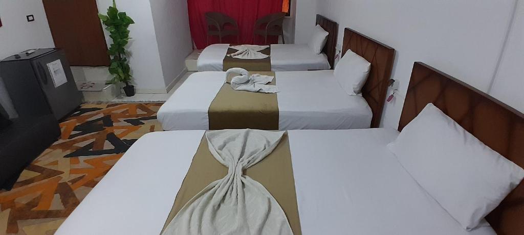 Postel nebo postele na pokoji v ubytování ALShawarbi Plaza Hotel