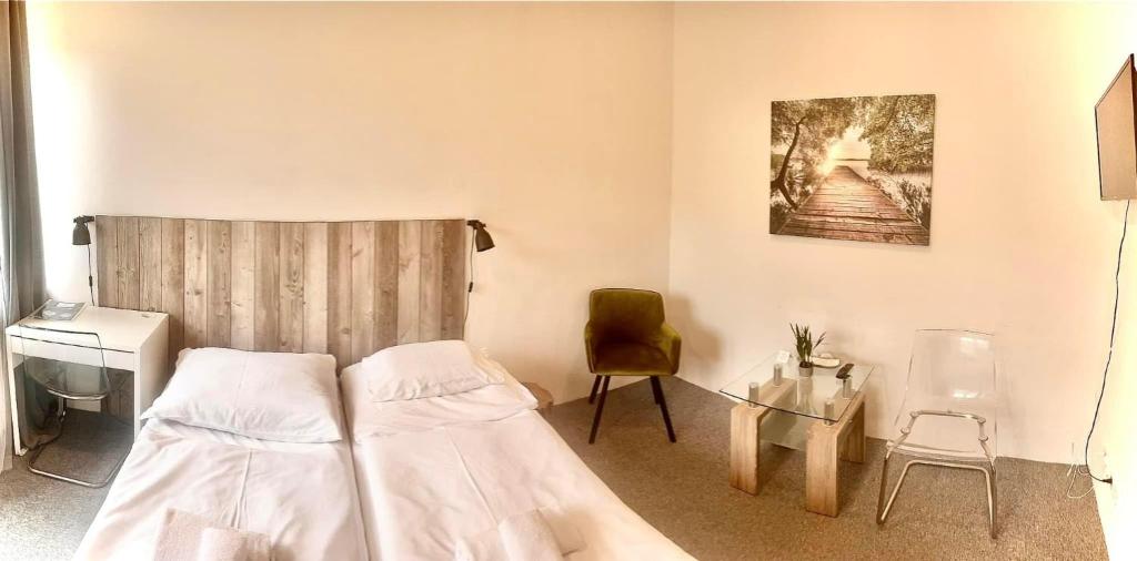 Postel nebo postele na pokoji v ubytování Hotel Admiral