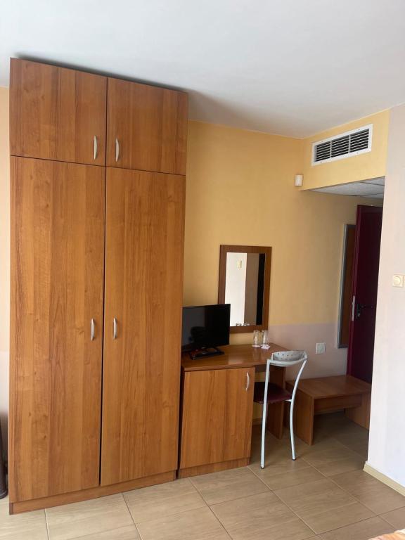 TV a/nebo společenská místnost v ubytování Sofia Family Hotel