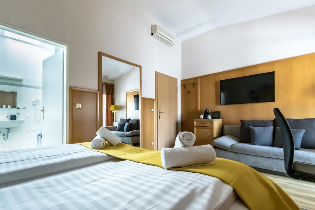 Postel nebo postele na pokoji v ubytování Hotel Corvinus Vienna - Newly Renovated