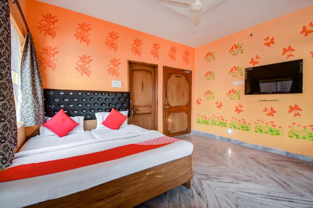 Postel nebo postele na pokoji v ubytování Super Hotel O Priyal Amrit Sagar