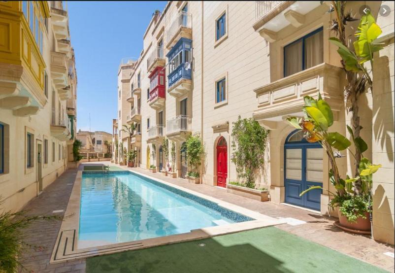 Bazén v ubytování Gozo Ghajnsielem Apartment with large pool nebo v jeho okolí