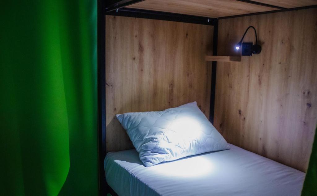 Postel nebo postele na pokoji v ubytování FOKA Hostel