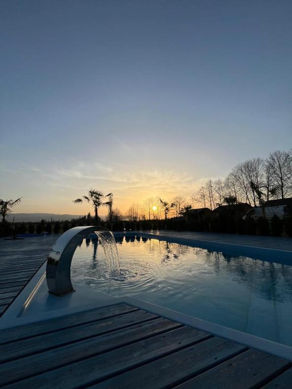 Bazén v ubytování Finca Idoize Camping Hotel nebo v jeho okolí