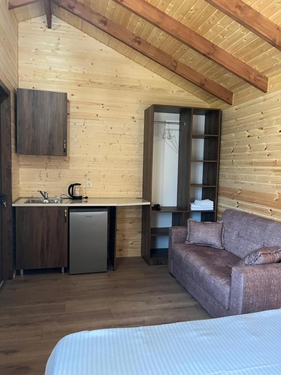 Kuchyň nebo kuchyňský kout v ubytování Finca Idoize Camping Hotel