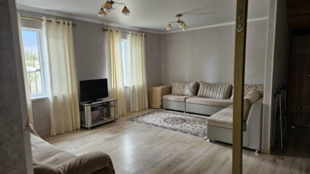 Μια τηλεόραση ή/και κέντρο ψυχαγωγίας στο Коттедж