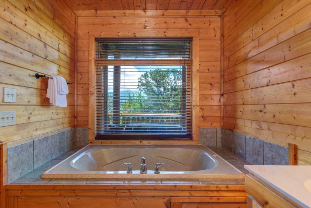 Fotografie z fotogalerie ubytování Papa Bears Cabin by Stony Brook Cabins v destinaci Gatlinburg