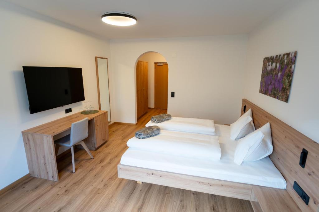Postel nebo postele na pokoji v ubytování Self Service Hotel Schnalser Hof