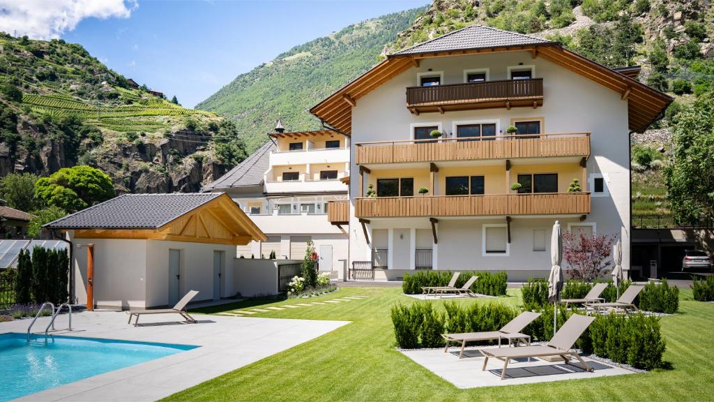 Nespecifikovaný výhled na hory nebo výhled na hory při pohledu z hotelu