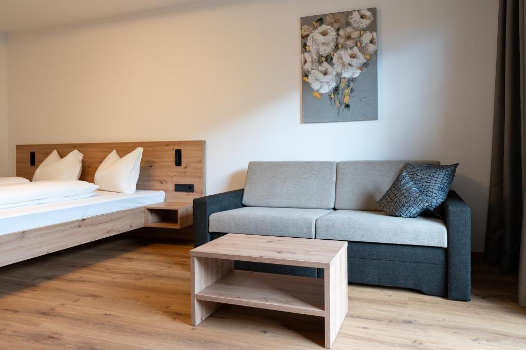 Postel nebo postele na pokoji v ubytování Self Service Hotel Schnalser Hof
